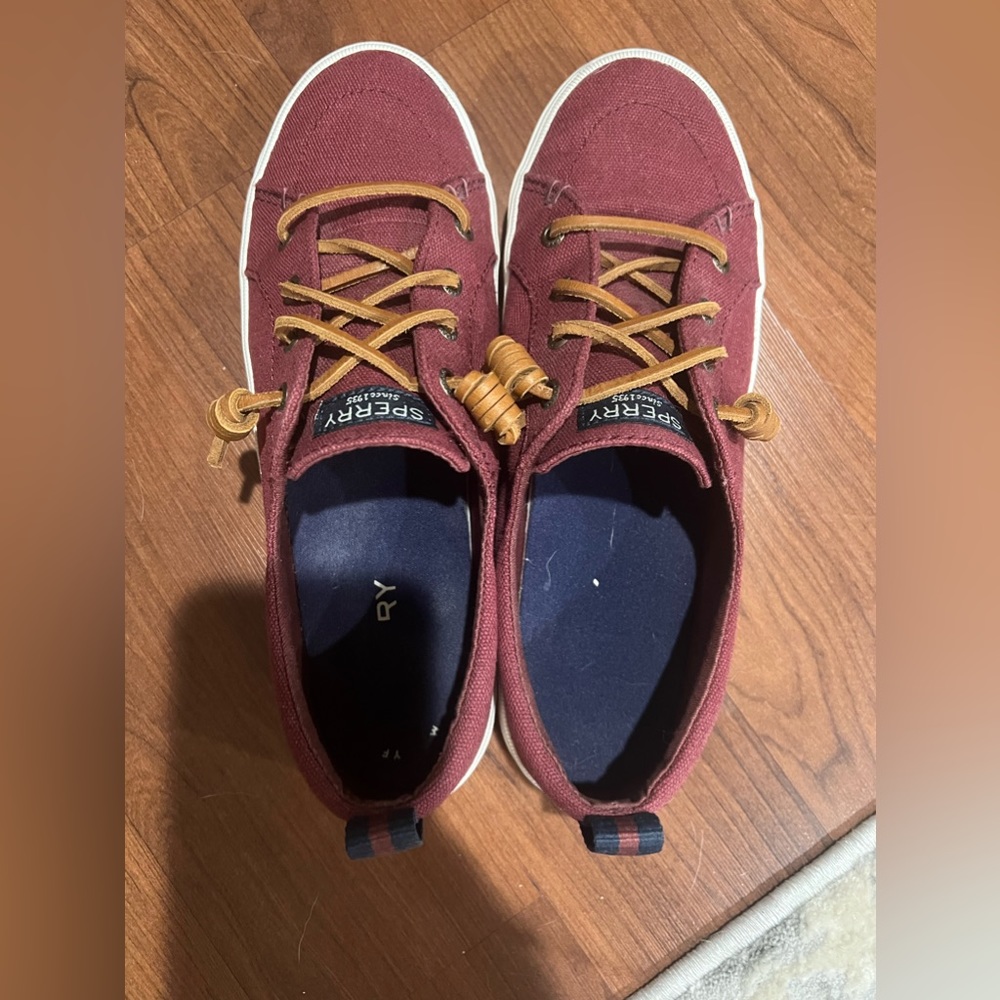 Women’s Sperry shoes. Size 7.5. Good condition.